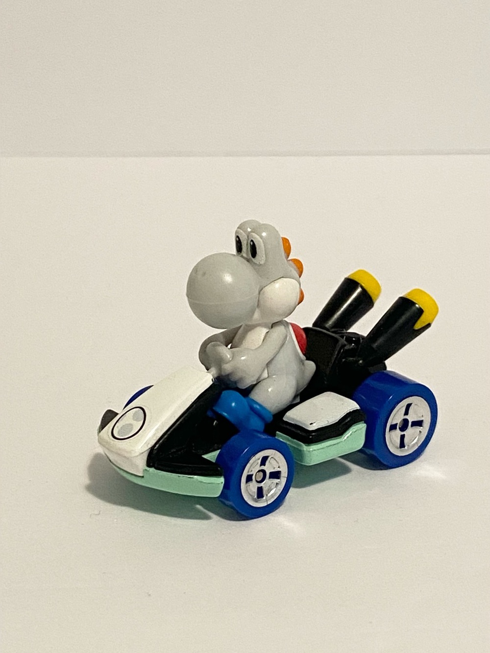 Hot Wheels Mario Nintendo White Yoshi Diecast Car Vehicle
